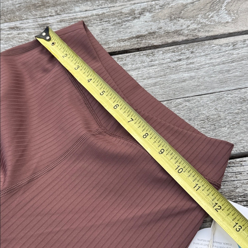 VUORI Inversion Rib Slim Flare SABLE SIZE XS NWT - Picture 3 of 6